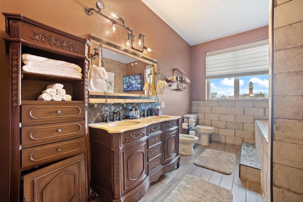 Chicago Mid-Century Gem Steps From United Center 빌라 외부 사진