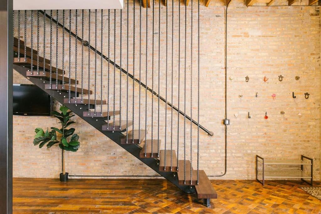 Chicago Mid-Century Gem Steps From United Center 빌라 외부 사진